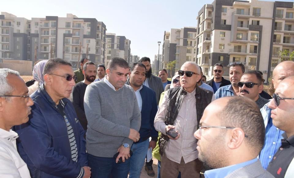 مسئولو الإسكان في جولة تفقدية بمدينة الشيخ زايد لمتابعة المشروعات الجارية