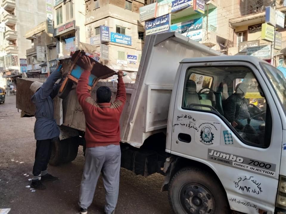 محافظ كفرالشيخ يتابع جهود حملات النظافة وتطهير شبكات صفايات الأمطار والصرف الصحى ورفع الإشغالات بمراكز ومدن المحافظة