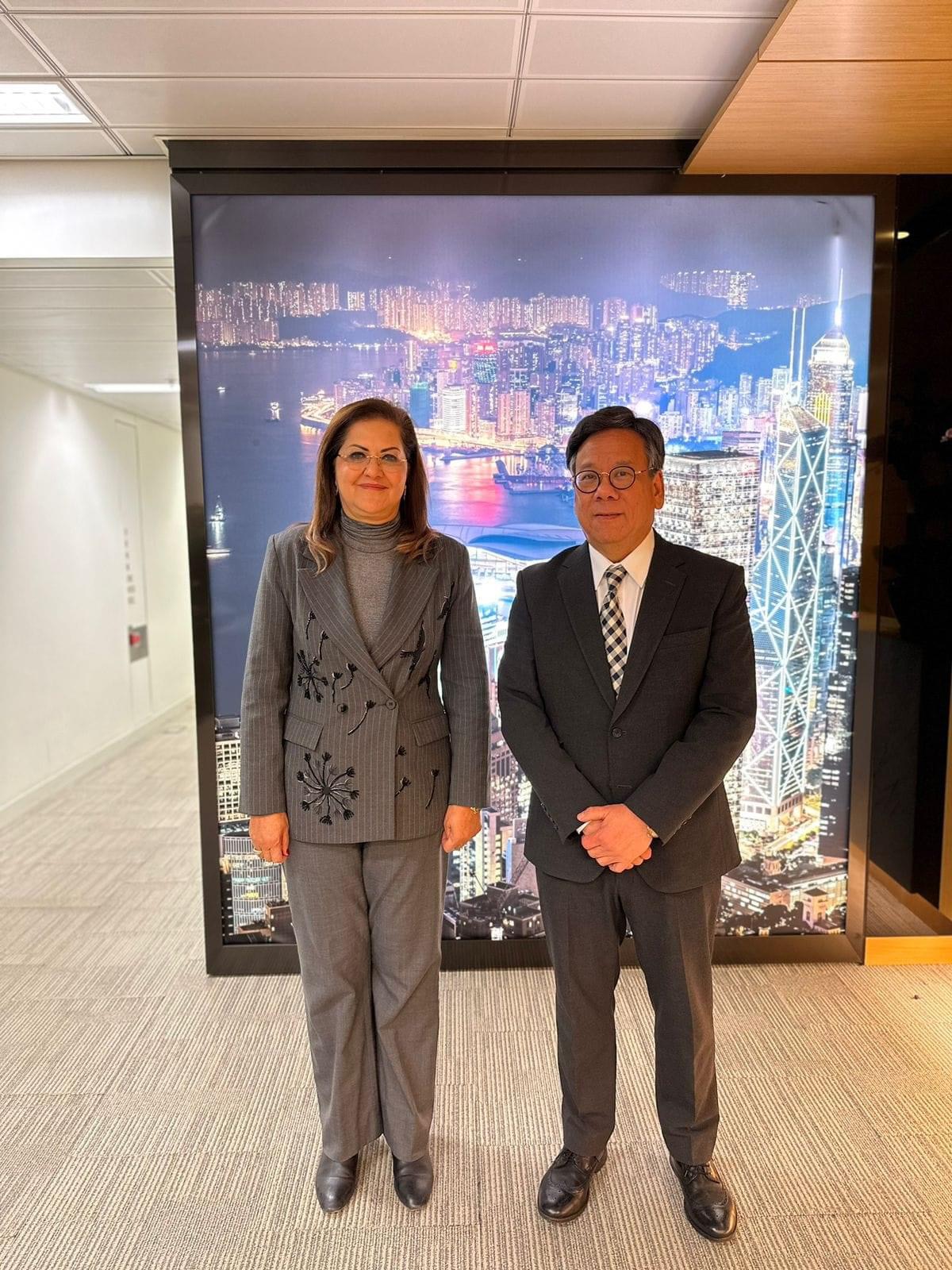 وزيرة التخطيط والتنمية الاقتصادية تدعو وزير التجارة والتنمية الاقتصادية بهونج كونج لزيارة مصر