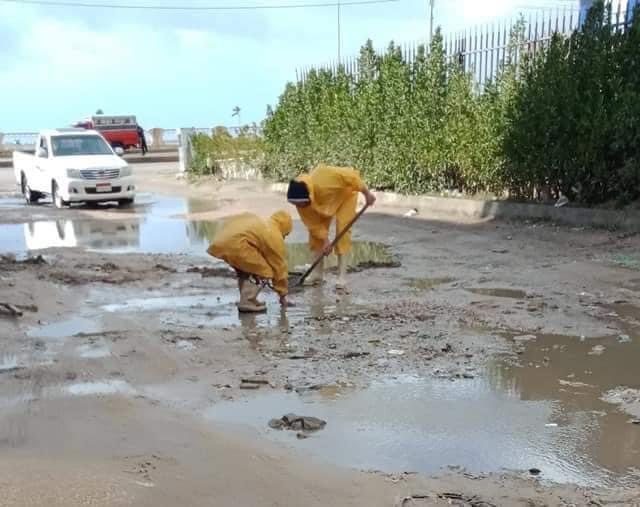 محافظ كفرالشيخ يتابع جهود الوحدات المحلية في حملات النظافة وكسح وشفط تجمعات مياه الأمطار وتطهير شبكات الصرف الصحي ومتابعة حركة نقل الركاب بمراكز ومدن المحافظة 