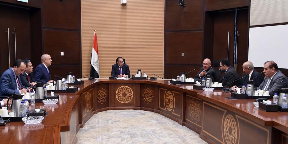 رئيس الوزراء يلتقي مسئولي تحالف مصري – سعودي للمساهمة في تنفيذ عدد من المشروعات بالمملكة