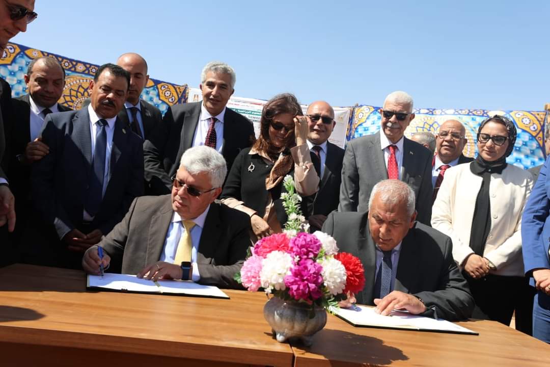 رئيس جامعة المنوفية يشهد وضع حجر الأساس لمشروع أرض الجامعات المصرية بالوادي الجديد