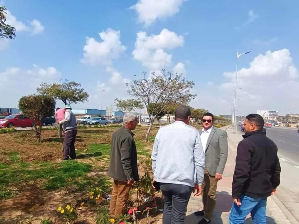 ‫ " الإسكان ": استكمال مشروعات تطوير الطرق بالمناطق الصناعية والسكنية بمدينة العبور