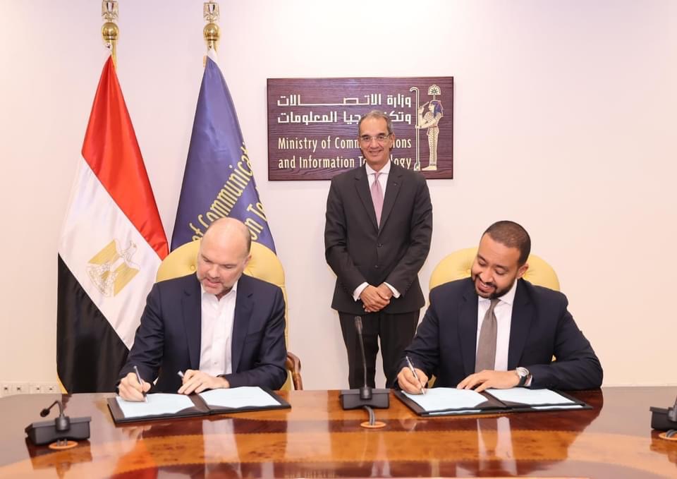 وزير الاتصالات وتكنولوجيا المعلومات يشهد توقيع اتفاقية تجارية بين الشركة المصرية للاتصالات وشركة "إكسا إنفراستركتشر "EXA Infrastructure" الأوروبية لتعزيز حركة البيانات الدولية عبر نظام ""WeConnect