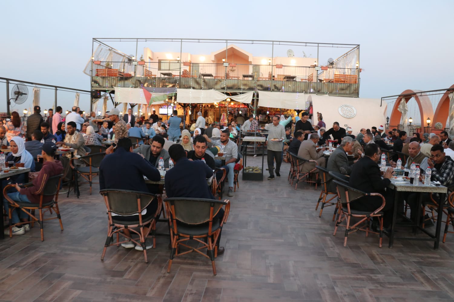 الأقصر تجتمع على مائدة إفطار رمضان مع جمعية المصرى