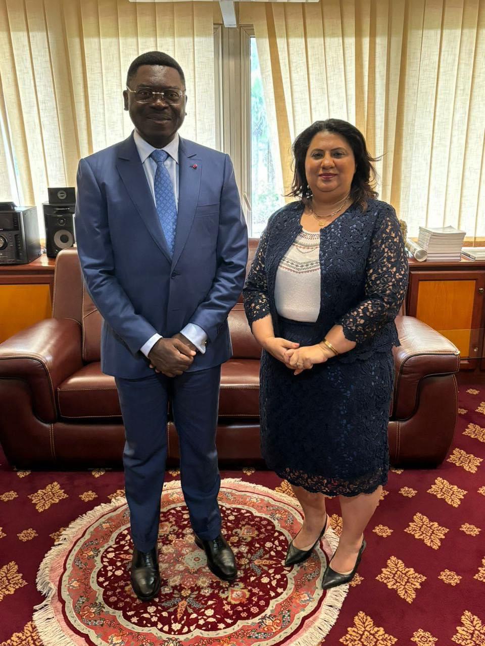 سفيرة جمهورية مصر العربية في الكاميرون تلتقي مع سكرتير عام الرئاسة الكاميرونية