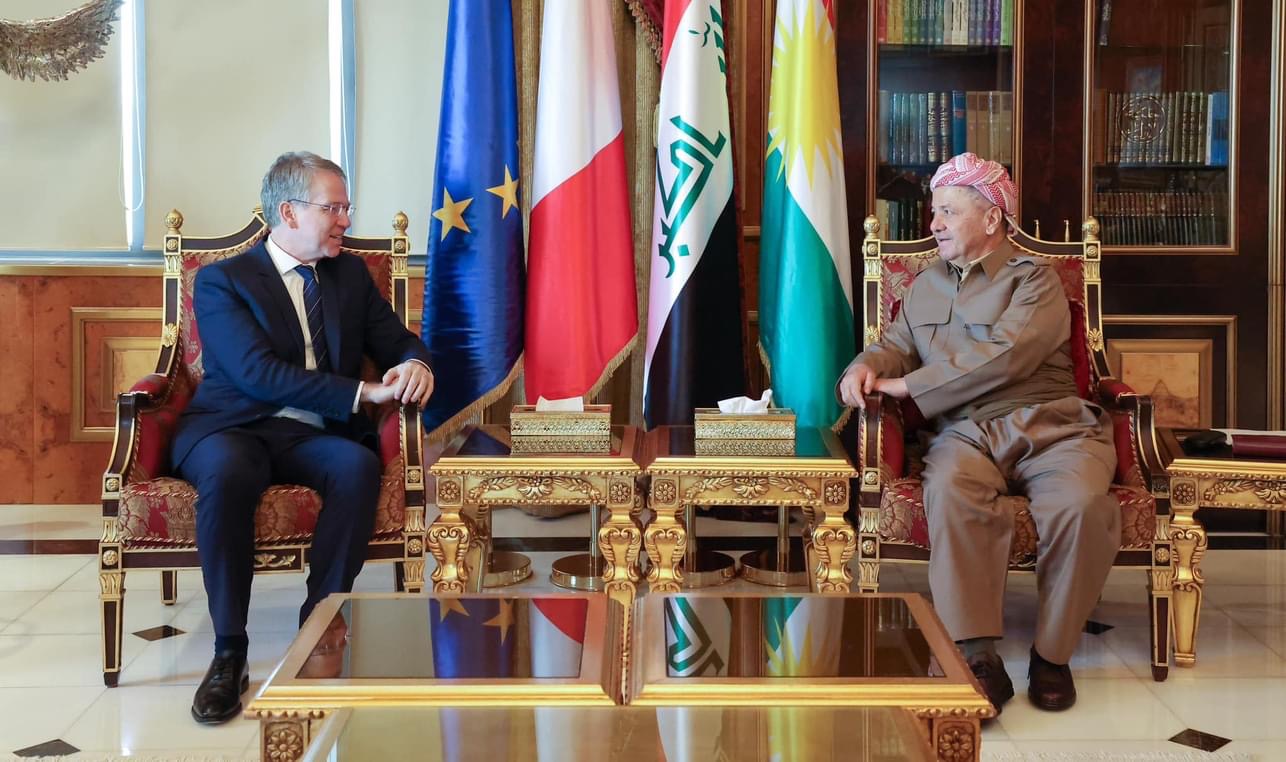 بارزاني للسفير الفرنسي: الموازنة والمستحقات المالية يقرهما الدستور العراقي لإقليم كردستان