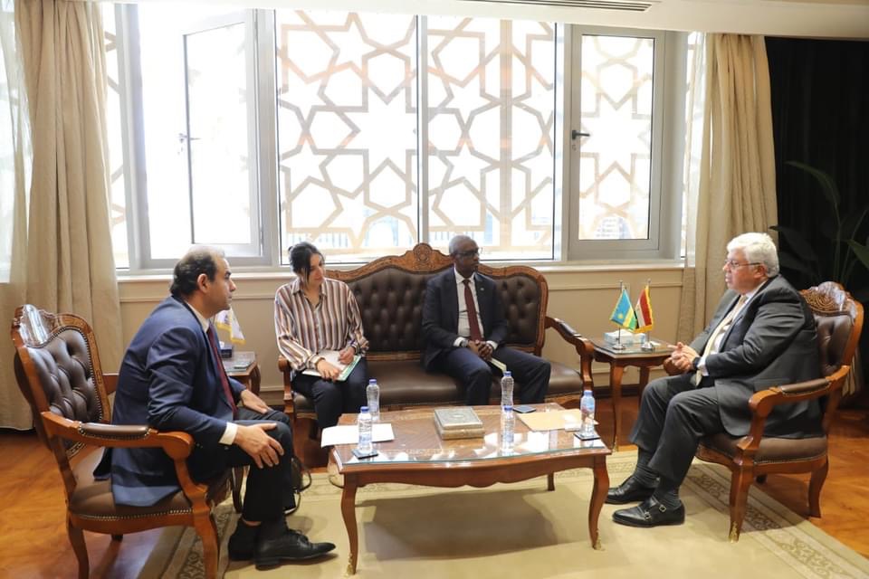 وزير التعليم العالي يستقبل سفير رواندا بالقاهرة لبحث سُبل تعزيز التعاون في مجال التعليم العالي والبحث العلمي