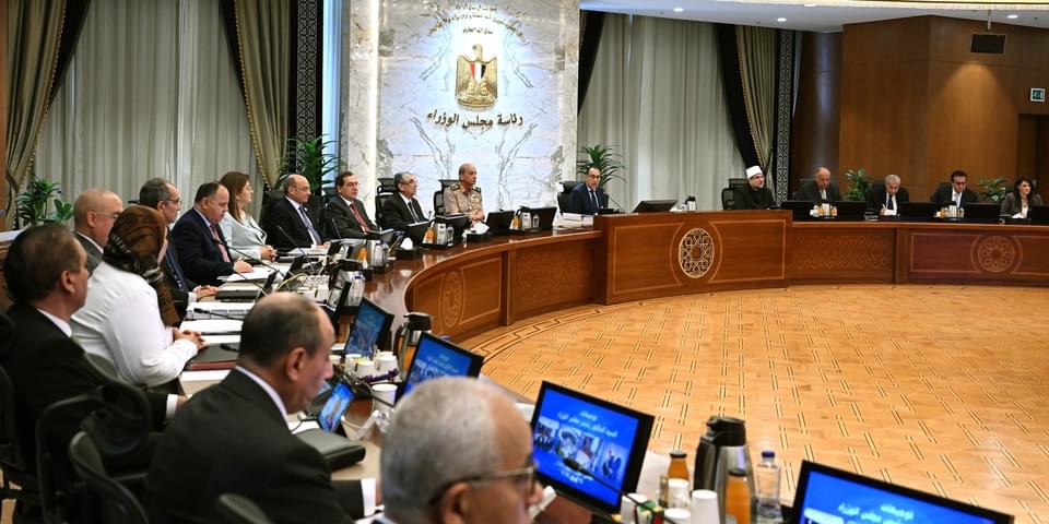 رئيس الوزراء يُهنئ الرئيس السيسي والقوات المُسلحة البواسل والشعب المصري العظيم بمُناسبة الذكرى الثانية والأربعين لعيد تحرير سيناء