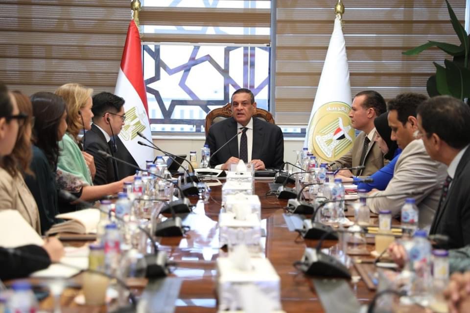 وزير التنمية المحلية يتابع مع وفد البنك الدولى الموقف التنفيذي لبرنامج التنمية المحلية بصعيد مصر