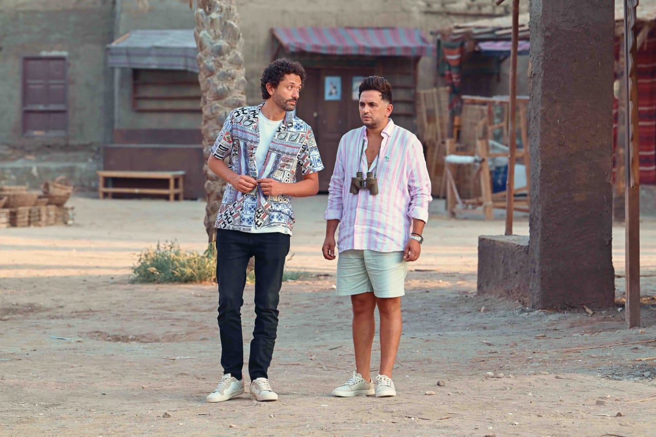 كريم محمود عبد العزيز ومصطفى خاطر يحاولان اكتشاف أسرار الفندق المهجور في الموسم الثاني من "البيت بيتي 2" على "شاهد".