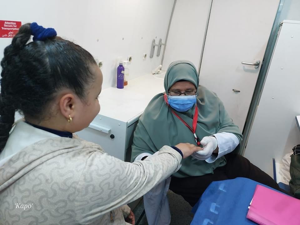 توقيع الكشف الطبى بالمجان على ١٠٨٥ مواطن خلال قافلة طبية أطلقتها الصحة بقرية الكاشف الجديد استمرت ليومين