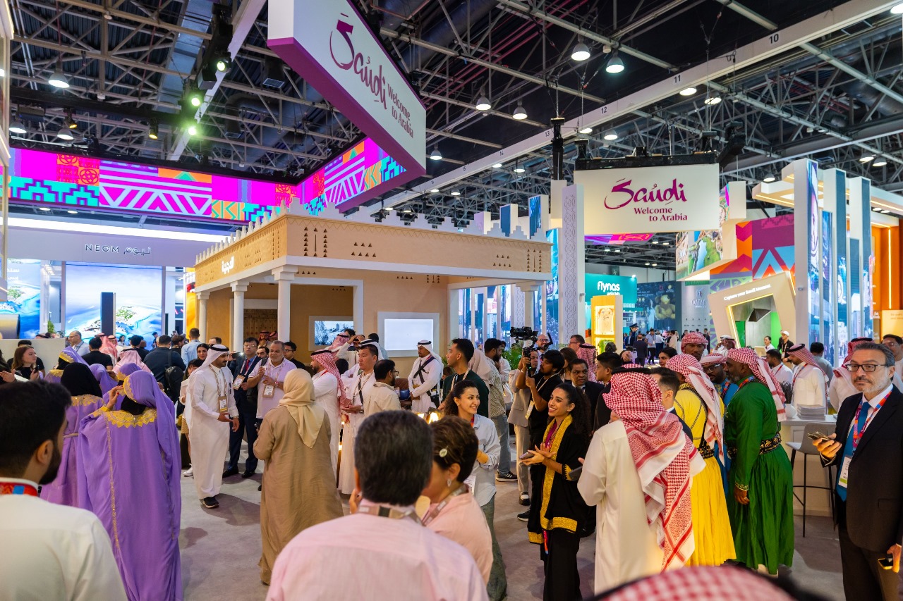 إقبال كبير على جناح السعودية في معرض سوق السفر العربي بدبي