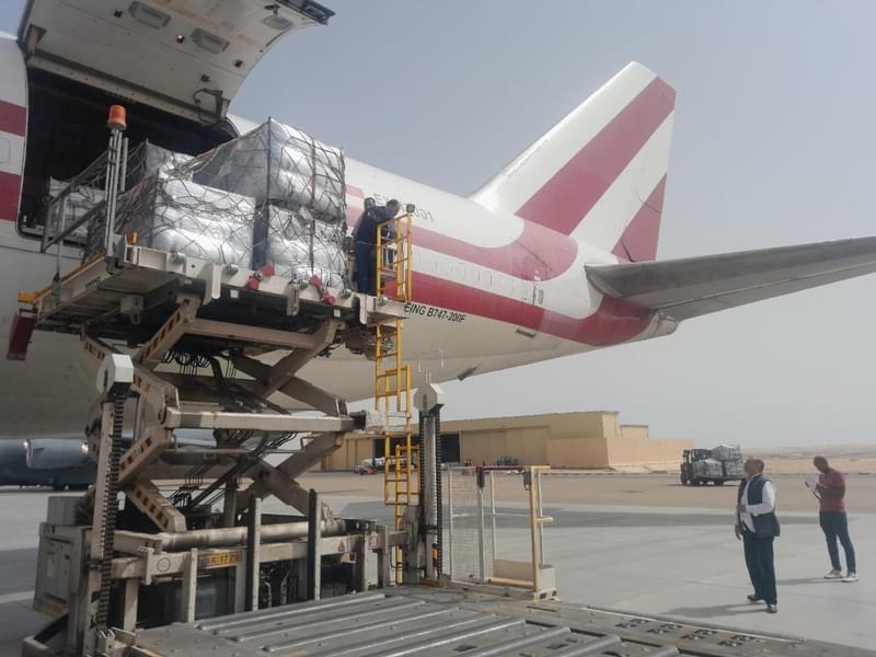 مصر تواصل دعم الأشقاء في غزة بالمساعدات الإنسانية ومطار العريش يستقبل أول طائرة من المساعدات ضمن المرحلة الأولي والبالغة 4 طائرات تصل تباعاً