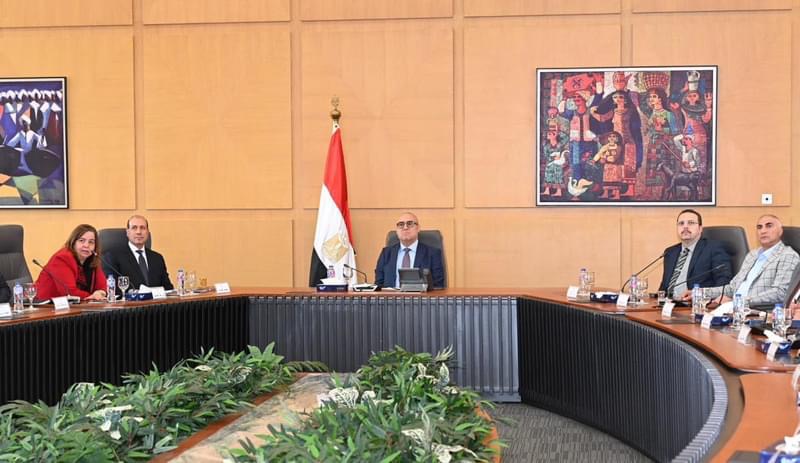 وزير الإسكان يتابع موقف تنفيذ وحدات المبادرة الرئاسية "سكن لكل المصريين" بالمدن الجديدة والمحافظات