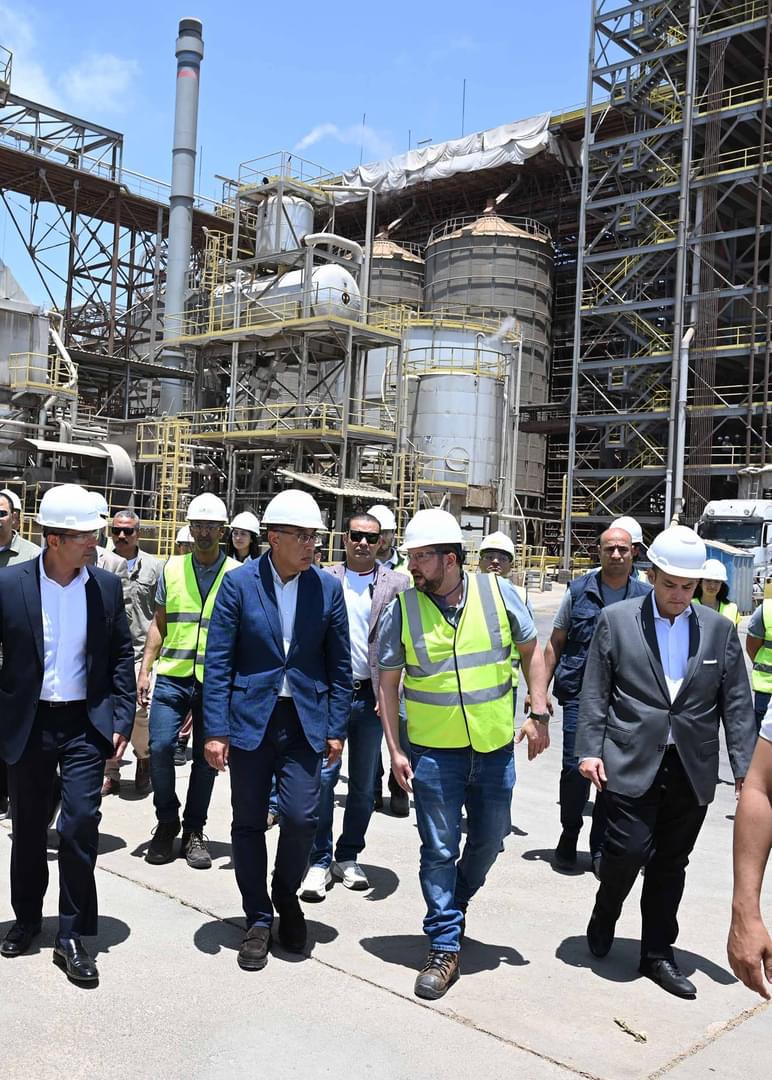 في إطار جولته اليوم بمدينة "برج العرب الجديدة":رئيس الوزراء يتفقد مصنع الشركة الوطنية للزيوت النباتية