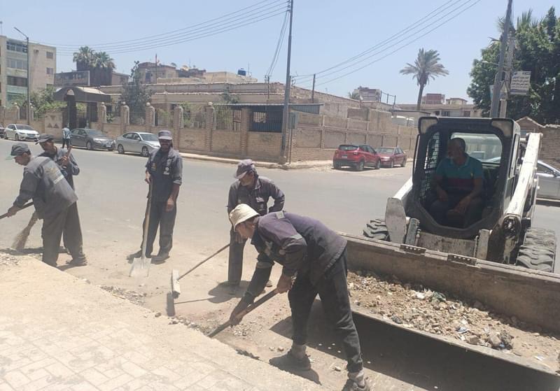 محافظ كفرالشيخ :استمرار حملات النظافة بمدن ومراكز المحافظة ورفع 1055 طن قمامة وتطهير شبكات الصرف الصحي ومتابعة حركة نقل الركاب