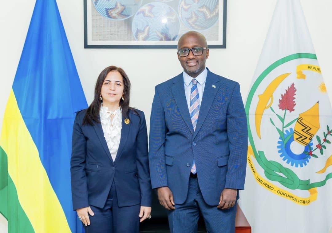 سفيرة مصر لدى رواندا تلتقي مع وزير الخارجية والتعاون الدولي الجديد
