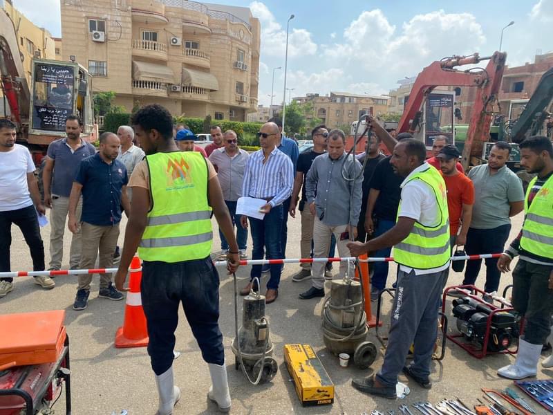 رئيس جهاز القاهرة الجديدة يتفقد محطات الصرف الصحي واصطفاف معدات الصيانة للتأكد من جاهزيتها لفصل الشتاء