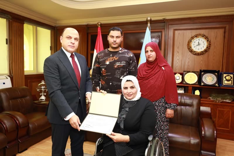  محافظ كفرالشيخ يُكرِّم النائبة مها شعبان لحصولها على المركز الأول في بطولة الجمهورية لألعاب القوى «ذوى الهمم».. مشيداً بتفوُّقها الرياضي