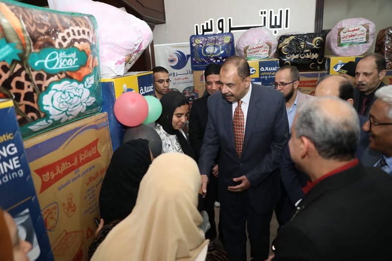 محافظ سوهاج يسلم 40 جهاز عروس للفتيات المقبلات على الزواج من الفئات الأولى بالرعاية
