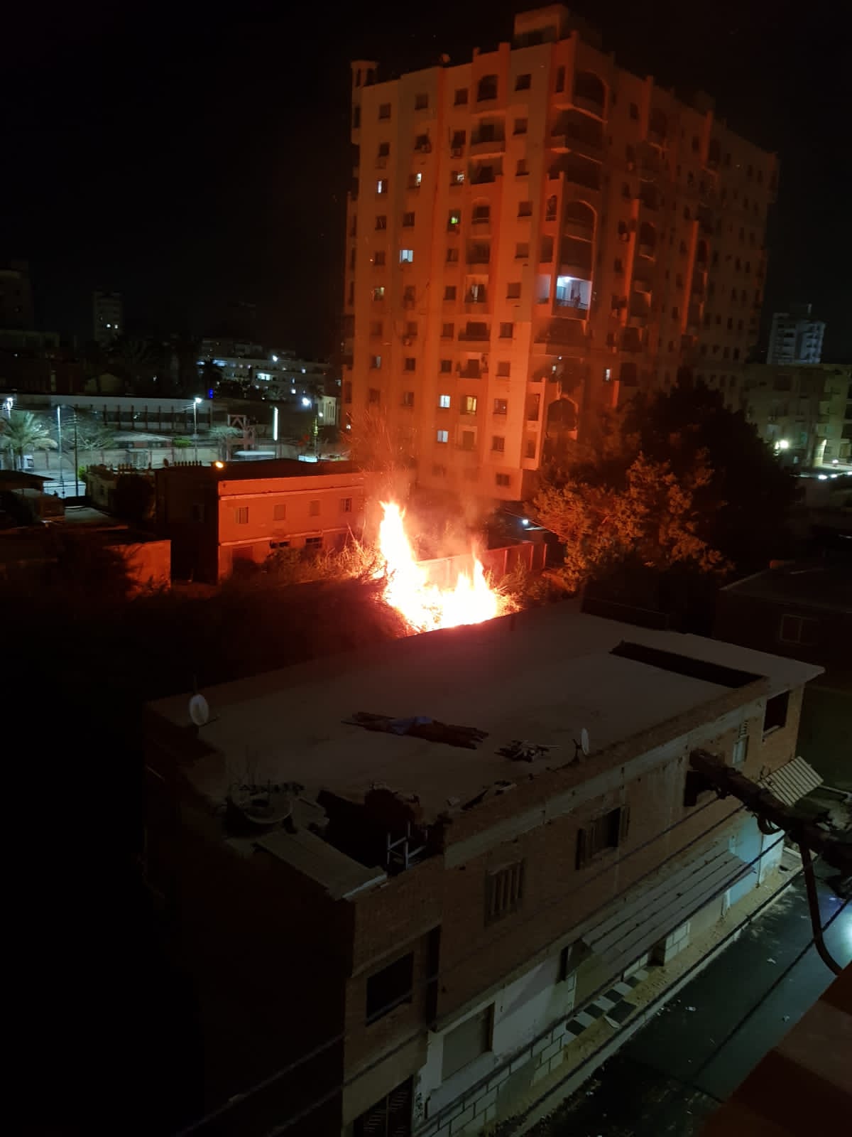 انفراد بالصور والفيديو حريق هائل خلف المدينة الجامعية  بشبين الكوم