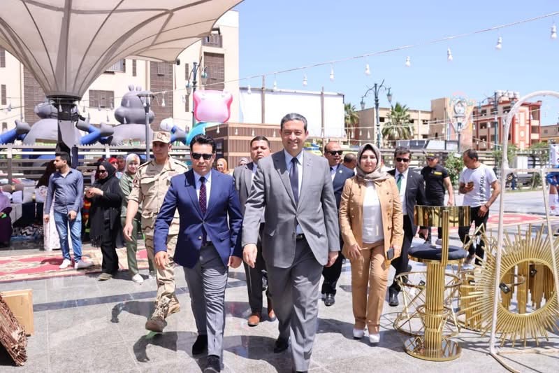 فى أولى فاعليات الشباب والرياضة باحتفالات العيد القومى.. محافظ دمياط يشهد مهرجان التجديف "مراكب الكياك" من مرسى كوبري دمياط التاريخي