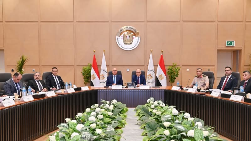 عقد اجتماع اللجنة العليا لتراخيص الشواطئ برئاسة وزير الموارد المائية والرى وبحضور وزير الصناعة والنقل، وممثلي الوزارات والمحافظات والجهات المعنية