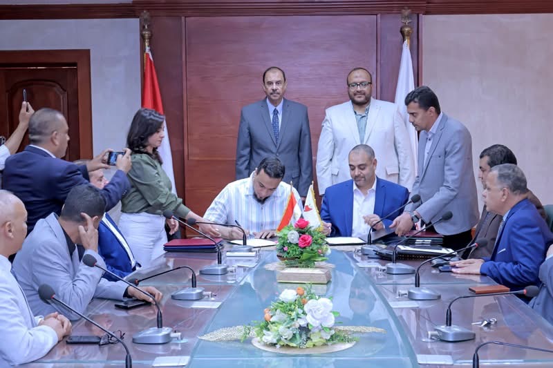 آفاق جديدة للتنمية والاستثمار بسوهاج .. محافظ سوهاج يشهد توقيع 5 بروتوكولات تعاون لاستغلال أصول غير مستغلة بشركة المياه بقيمة 175 مليون جنيه